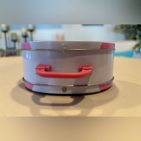 Hello Kitty by Sanrio | 2014 small Nurse Hello Kitty tin. - Picture 4 of 14